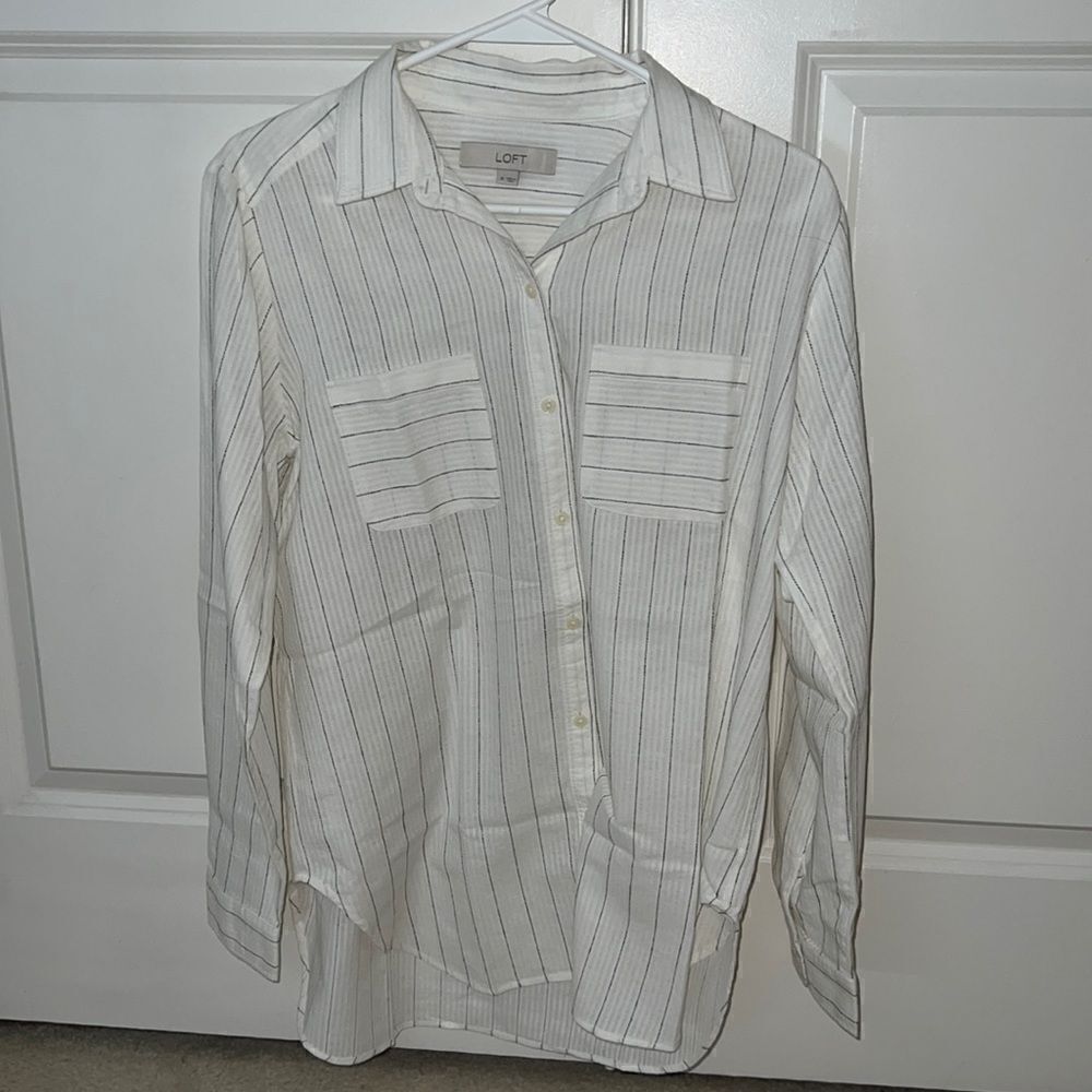 LOFT Linen Button Down 🤍